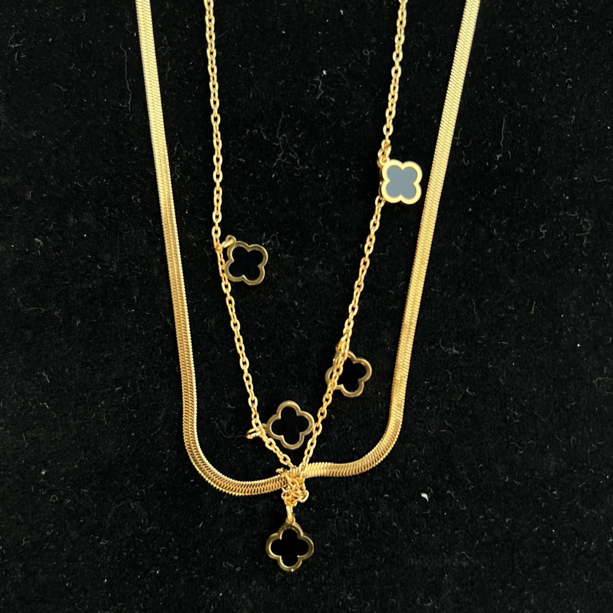 Black leaf double pendant